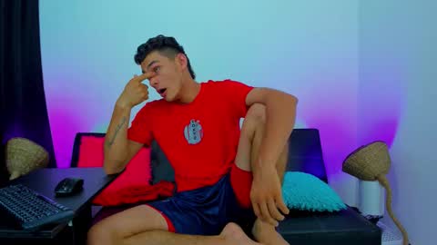 MAX     online show from November 2025 08:25:02 AM