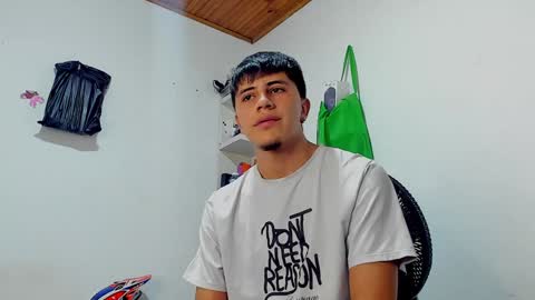 Snapshot of maxbigcock2025 chatting on December 2024 09:00:01 AM Max online show from December 2024 09:00:01 AM