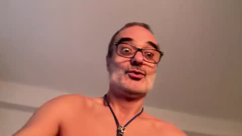 Snapshot of maxbow chatting on November 2025 03:11:02 PM Max Mikado online show from November 2025 03:11:02 PM