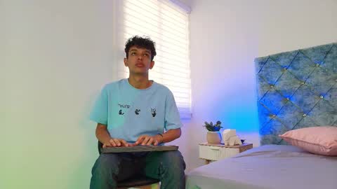 M A X F R O S T   online show from December 2025 07:10:01 PM