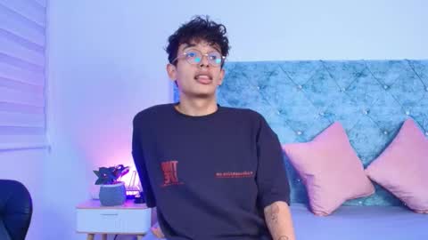 M A X F R O S T   online show from January 2026 07:07:02 PM