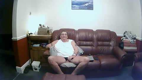 Snapshot of maxi_johnes chatting on December 2024 09:20:02 PM MAX online show from December 2024 09:20:02 PM