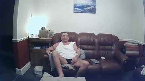 Snapshot of maxi_johnes chatting on December 2024 01:28:02 AM MAX online show from December 2024 01:28:02 AM