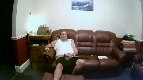 Snapshot of maxi_johnes chatting on December 2024 11:24:01 PM MAX online show from December 2024 11:24:01 PM