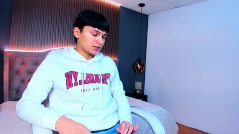 Snapshot of maxii18_ chatting on October 2025 01:00:02 PM -- -- online show from October 2025 01:00:02 PM