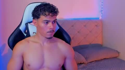 Snapshot of maxiimus__ chatting on September 2025 01:30:01 AM Maximus online show from September 2025 01:30:01 AM