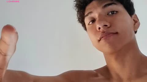 Snapshot of maximiliano_kh4lil chatting on July 2026 01:39:02 PM Maximiliano online show from July 2026 01:39:02 PM