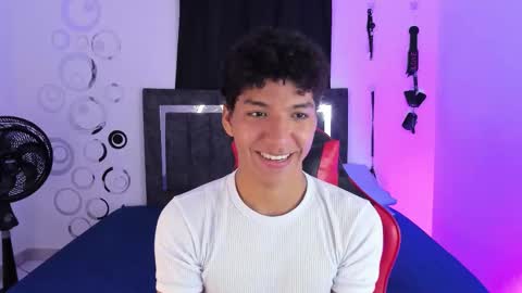 Maximiliano online show from November 2025 07:47:01 PM