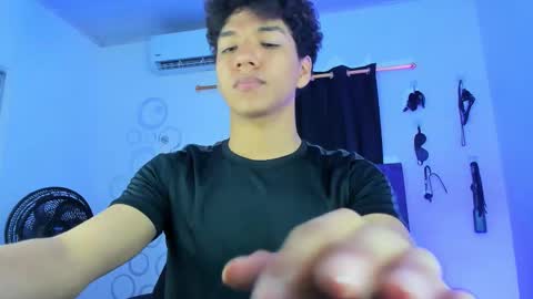 Maximiliano online show from December 2025 07:09:01 PM