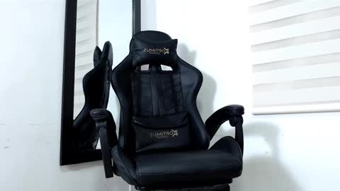 Maximo Sebastian online show from December 2025 02:05:02 AM