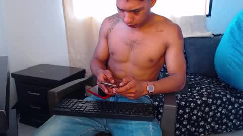 Snapshot of maximo_vega_new chatting on December 2024 06:49:02 PM Maximo Aron Vega online show from December 2024 06:49:02 PM