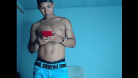 Snapshot of maximo_vega_new chatting on December 2024 08:15:01 PM Maximo Aron Vega online show from December 2024 08:15:01 PM