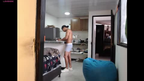 Snapshot of maximo_vega_new chatting on December 2024 03:55:01 PM Maximo Aron Vega online show from December 2024 03:55:01 PM