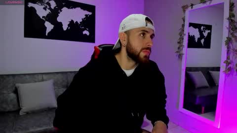 Maximo Wolf online show from December 2025 07:55:01 PM