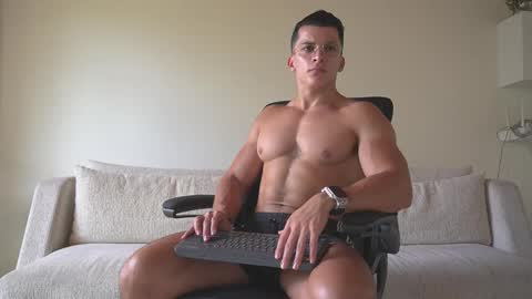 Snapshot of maximohoot chatting on September 2025 06:09:01 PM Sebastian online show from September 2025 06:09:01 PM