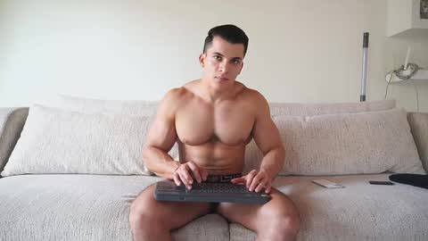 Snapshot of maximohoot chatting on October 2025 08:11:02 PM Sebastian online show from October 2025 08:11:02 PM