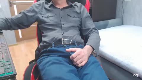 maximus3334 online show from March 2026 10:27:02 AM