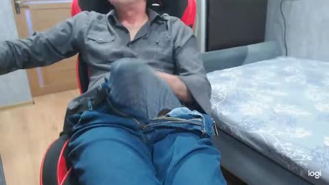 maximus3334 online show from April 2026 01:41:02 PM