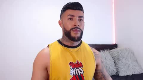 Independent Model online show from September 2025 05:00:02 AM