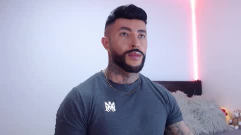 Independent Model online show from October 2025 12:22:02 AM