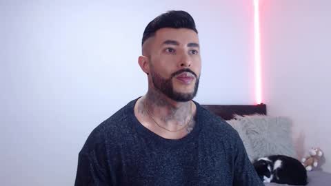 Independent Model online show from November 2025 02:45:02 AM