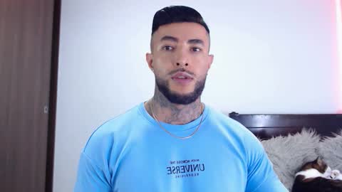 Independent Model online show from December 2025 02:51:02 AM