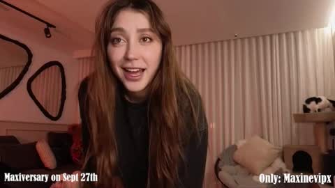 Maxine online show from September 2025 12:14:01 AM