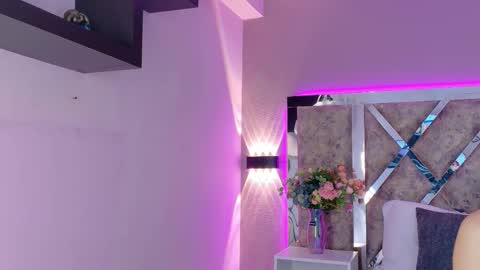 Maxi Rogers online show from December 2025 11:18:01 AM