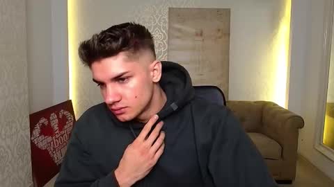 Snapshot of maxkaiden chatting on October 2025 04:32:02 AM MaxKaiden online show from October 2025 04:32:02 AM