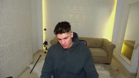 Snapshot of maxkaiden chatting on November 2025 05:18:02 AM MaxKaiden online show from November 2025 05:18:02 AM