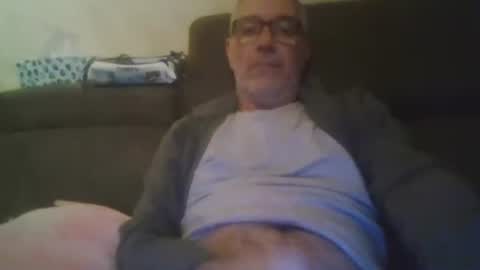 Snapshot of maxou569 chatting on November 2025 08:03:02 AM maxou569 online show from November 2025 08:03:02 AM