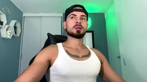 Snapshot of maxtowers chatting on October 2025 10:44:01 PM Maxi online show from October 2025 10:44:01 PM