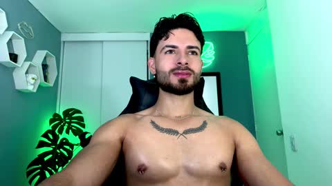 Snapshot of maxtowers chatting on October 2025 11:35:02 PM Maxi online show from October 2025 11:35:02 PM