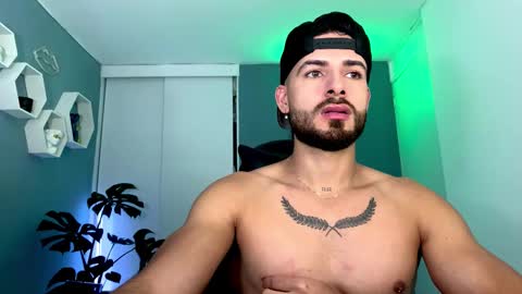 Snapshot of maxtowers chatting on November 2025 02:44:01 AM Maxi online show from November 2025 02:44:01 AM