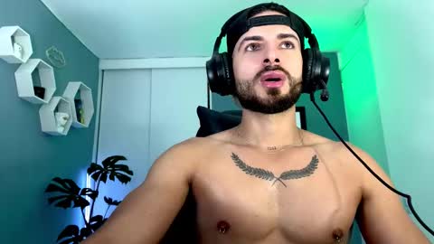 Snapshot of maxtowers chatting on November 2025 01:27:01 AM Maxi online show from November 2025 01:27:01 AM