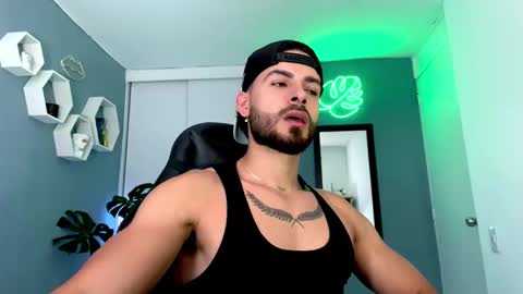 Snapshot of maxtowers chatting on November 2025 09:43:02 PM Maxi online show from November 2025 09:43:02 PM