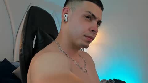 MAX online show from March 2025 09:51:01 PM