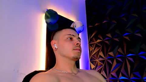 MAX online show from October 2025 01:06:01 AM