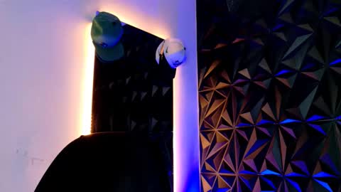 MAX online show from October 2025 07:35:02 PM