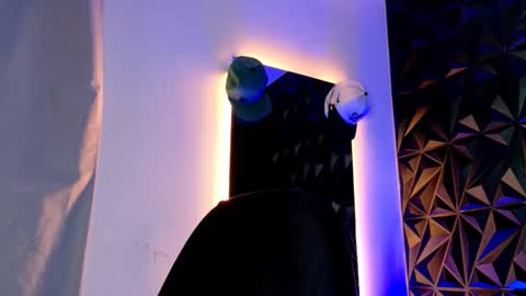 MAX online show from October 2025 10:19:01 PM