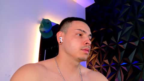 MAX online show from November 2025 12:05:01 AM