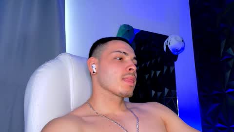 MAX online show from December 2025 08:27:02 PM