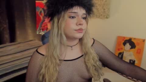 Snapshot of maxxxine_ chatting on December 2024 04:28:02 AM Maxine Minx online show from December 2024 04:28:02 AM