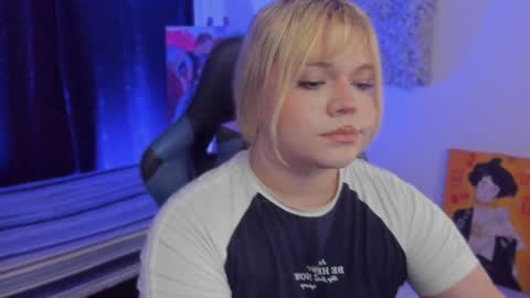 Snapshot of maxxxine_ chatting on January 2025 10:38:02 AM Maxine Minx online show from January 2025 10:38:02 AM