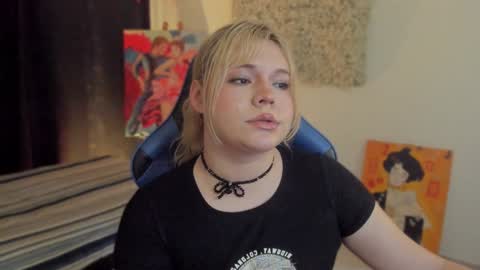 Snapshot of maxxxine_ chatting on January 2025 09:37:02 AM Maxine Minx online show from January 2025 09:37:02 AM