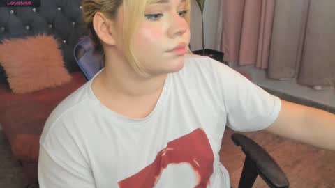 Snapshot of maxxxine_ chatting on February 2025 12:05:02 PM Maxine Minx online show from February 2025 12:05:02 PM
