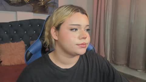Snapshot of maxxxine_ chatting on February 2025 09:31:01 AM Maxine Minx online show from February 2025 09:31:01 AM