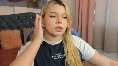 Snapshot of maxxxine_ chatting on February 2025 02:00:01 PM Maxine Minx online show from February 2025 02:00:01 PM