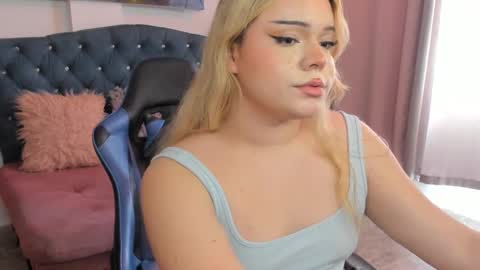 Snapshot of maxxxine_ chatting on March 2025 04:28:02 PM Maxine Minx online show from March 2025 04:28:02 PM