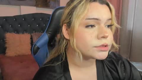 Snapshot of maxxxine_ chatting on March 2025 02:21:02 PM Maxine Minx online show from March 2025 02:21:02 PM